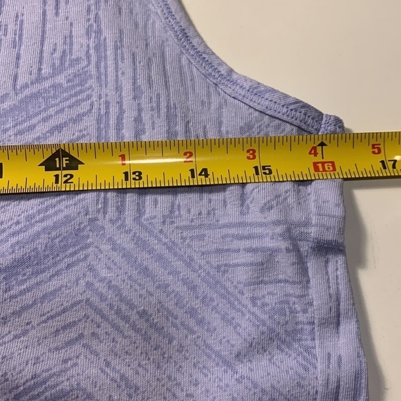 DSH Lavender Color Top Size M- Great Condition Lovely Color and Design- No Label - Picture 6 of 9